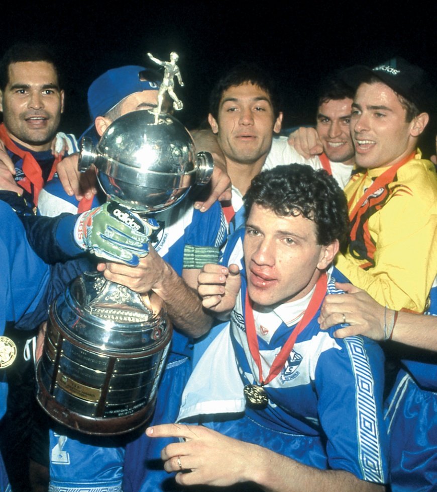 velezgigante's tweet photo. "Ganar la Libertadores con #Vélez fue tocar el cielo. Es distinto a Boca o River. Fue ganarla con mis amigos. Toda la Argentina estaba con nosotros. Después el club se hizo ganador y dejó de caer simpático". Nunca olvidaremos el penal en el Morumbí. ¡Feliz cumple, Tito querido! https://t.co/7MEE4Gem6e