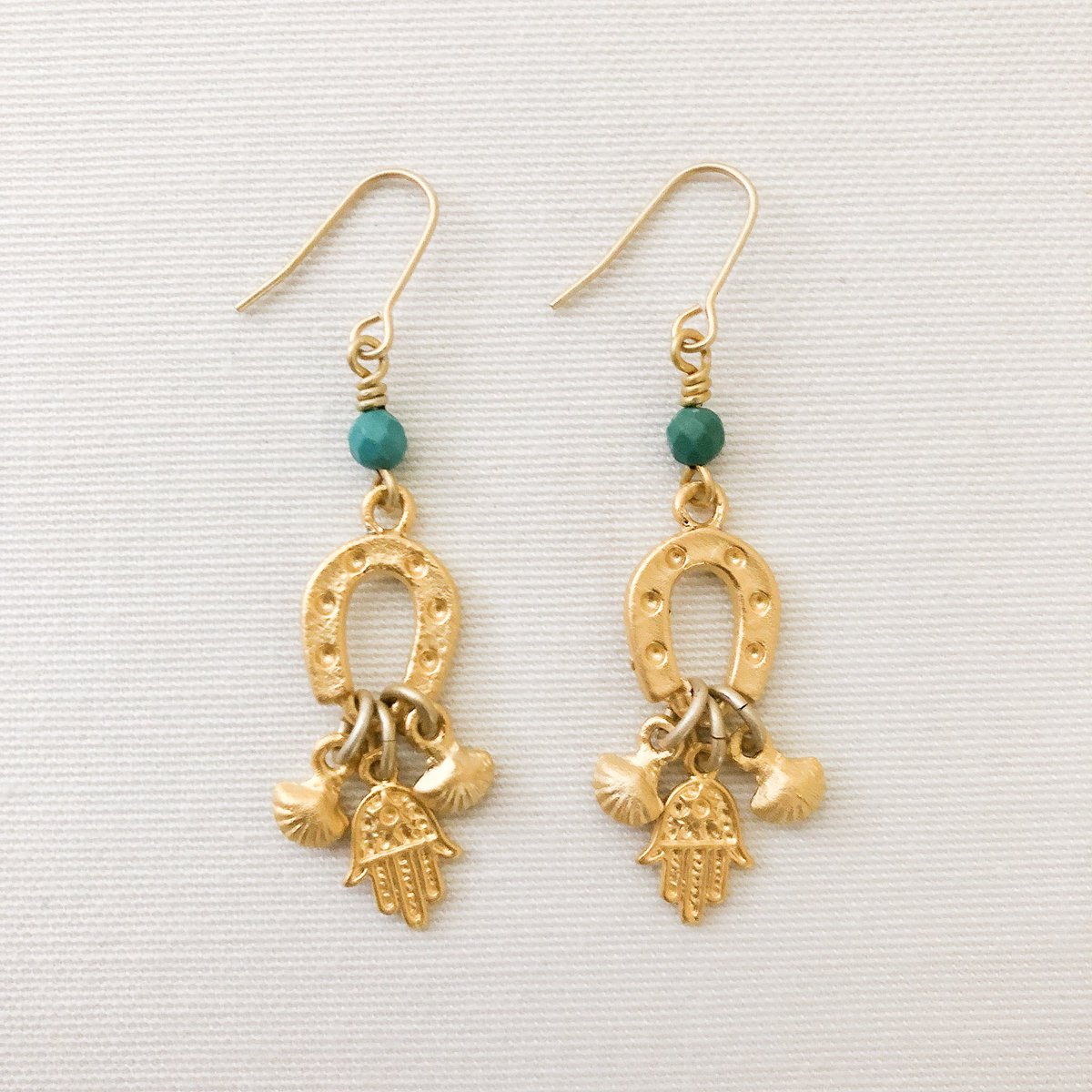 sachi1103's tweet photo. マットゴールド ホースシュー アクセサリーが再入荷しました🐴
WebShopからの購入が可能です。
#nifunifa #japan #tokyo #東京 #下北沢 #shimokitazawa #mexico #mexicocity #DF #cdmx #horseshoe #bird #xamsa #shell #turquoise #mattegold #Necklace #pierce #bracelet #rosaria #nifu_rosaria https://t.co/uM1yXB4cZx
