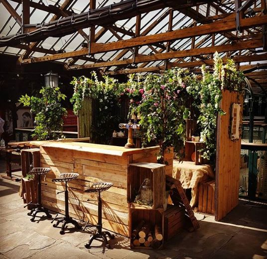 And the winner is... Speakeasy Bars with this fantastic shot! 😍Huge congratulations! Thanks to everyone who entered, it was a tough decision! #photocompetition #winner #mobilebar #eventhire #eventplanner #eventprofs #marqueehireguide
