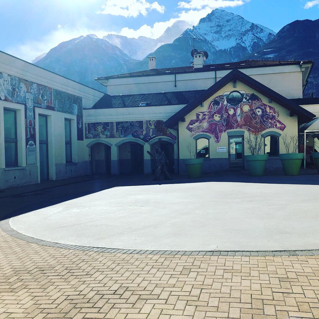 SocietaDi's tweet photo. Con oggi abbiamo terminato i laboratori didattici per le scuole! 
Ma ancora non è finita 😃 continua la settimana dell’arte rupestre in Valle D’Aosta con la conferenza di domani alle ore 21 nel teatro della Cittadella dei Giovani! #iosonocittadella #préhistoire #regionevda https://t.co/JxrZVi2FxS
