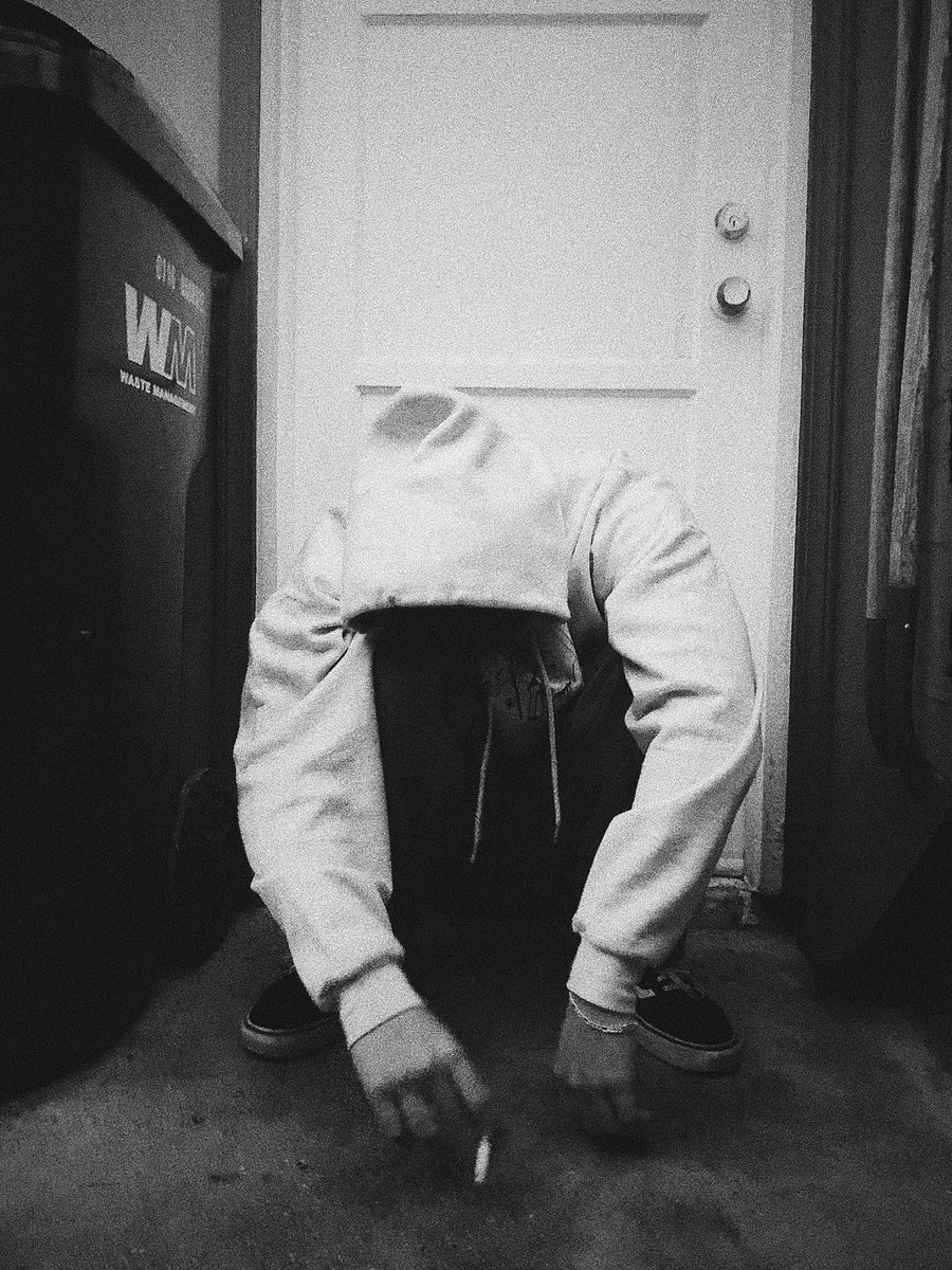 ERIKDOMMM's tweet image. to the heavens//grave