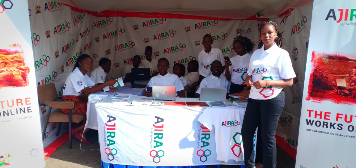 AjiraDigital_KU's tweet image. Members from Ajira Digital @KenyattaUni Chapter during the @AjiraDigital, @ICTAuthorityKE exhibitions at the @StrathU 
#EcommerceConference
#ecommercekenya