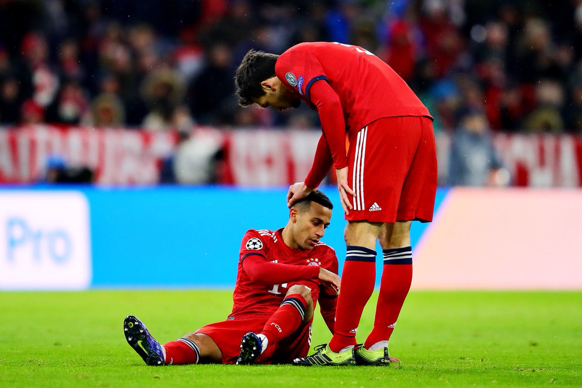 FCBayern's tweet photo. Wir fallen gemeinsam hin, wir stehen gemeinsam wieder auf!

🔴⚪ #MiaSanMia https://t.co/LClHrTgNB0