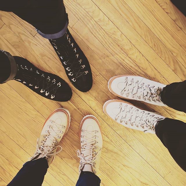 32theguild's tweet photo. @grensonshoes @grensongirlsofficial Nanette hikers are the footwear choice today for us and our customers 👌👌
What's on your feet? https://t.co/fRTtl18mwY https://t.co/knKaMNILIQ