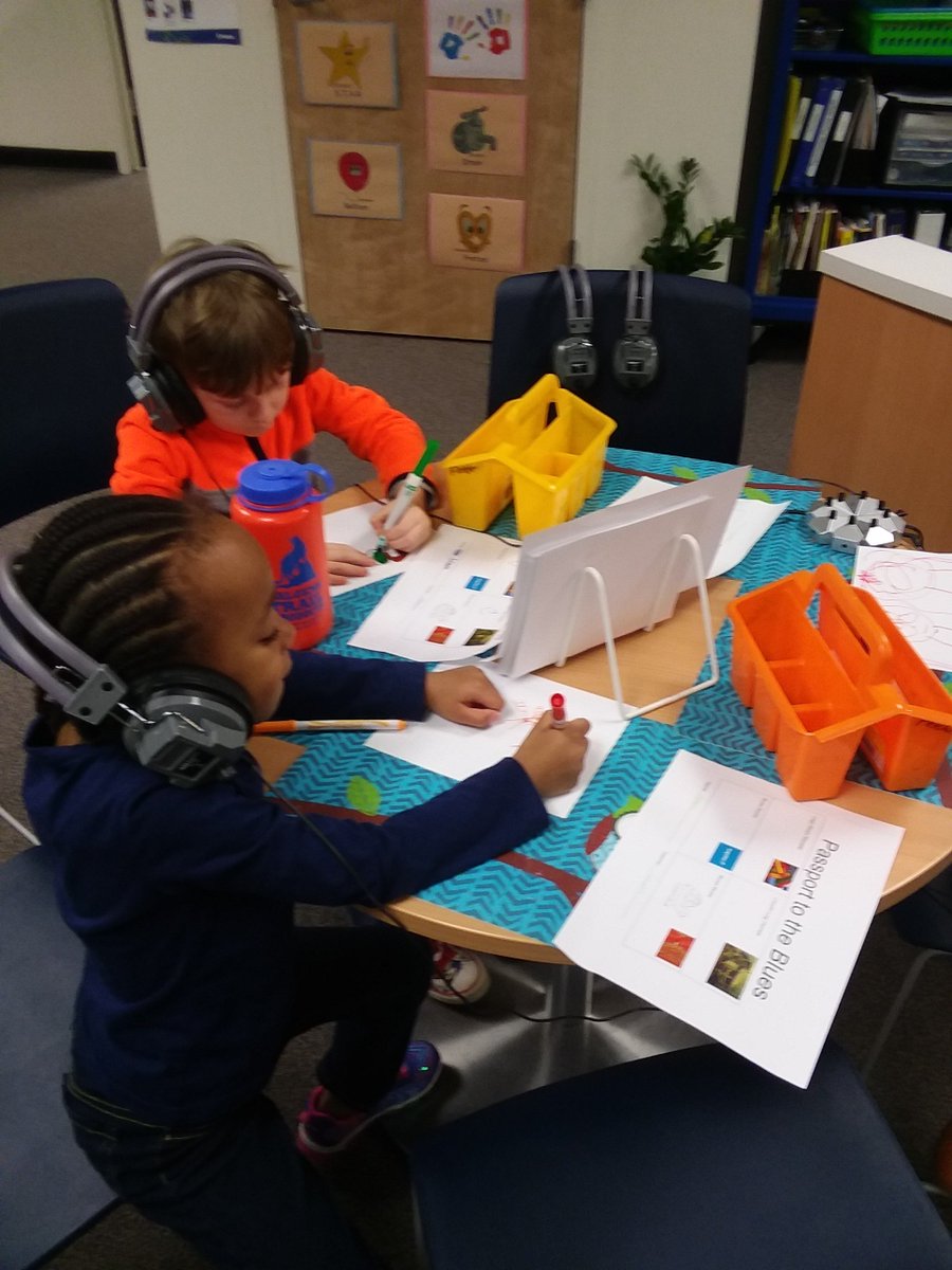 MusicPrimary's tweet image. It's another blue-tiful day fo #PiedmontBlues with Laura Blackley.  Our Kindergarten students are learning new songs, building log cabins and listening to #ninasimone in conjunction with this @ACSFound TAPAS grant.  @AVLPrimary #TheACSWay