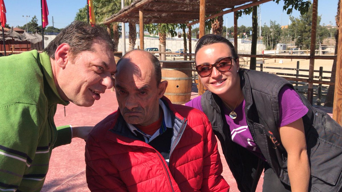 Antes de ayer, nuestros amigos de Aspapros nos regalaron  collares y llaveros artesanales hechos en su taller de cerámica. Gracias de corazón por el detalle, por el gran equipo que sois, y el gran equipo que hacemos juntos!
#TTEE #TAA #caballos #hipoterapia #aspapros