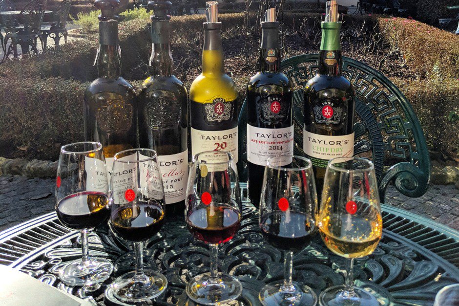 JorgeCarmo9's tweet photo. #Porto #Foodies #food #drink #guide 🇵🇹🍷🍴😋 Olive Magazine's Porto foodie guide: where locals eat and drink. Looking for restaurants in Porto? Want to know where to eat in Portugal’s northern city? Click here: https://t.co/ASIT58gCIl https://t.co/FSzwHX4ikV
