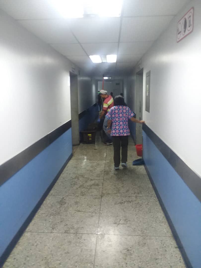 AdriCorales's tweet photo. Aquí están las pruebas de que días antes de la visita de la comisión de la ONU pusieron a correr al personal del Anonio Maria Pineda en Barquisimeto para que todo PARECIERA estar bien @mbachelet @Mmorin_informa @SergioNovelli @carlaangola @ElyangelicaNews @LuisOlavarrieta https://t.co/wtXYOUKnw4
