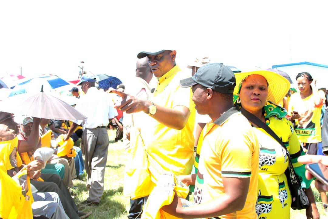 AthiGeleba's tweet photo. #ANCThursday can you feel it?! Yeeeeeeeeeeeeeebooo!!! π€ππ #GrowSouthAfrica #VoteANC https://t.co/T30iwfBGhk