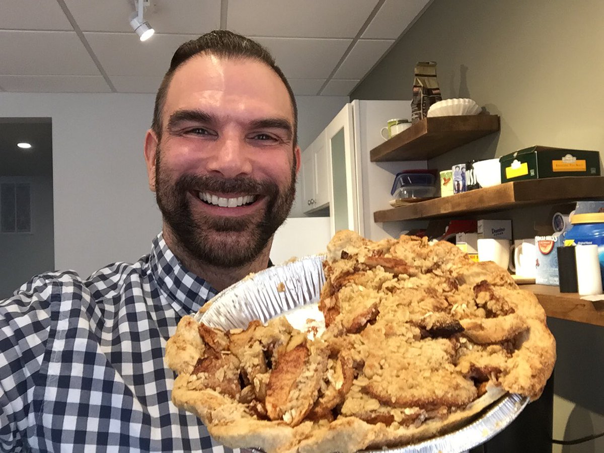ChrisJBick's tweet image. Happy Pie Day! 🥧 #pieday #piday #breadalone #appleraspberry