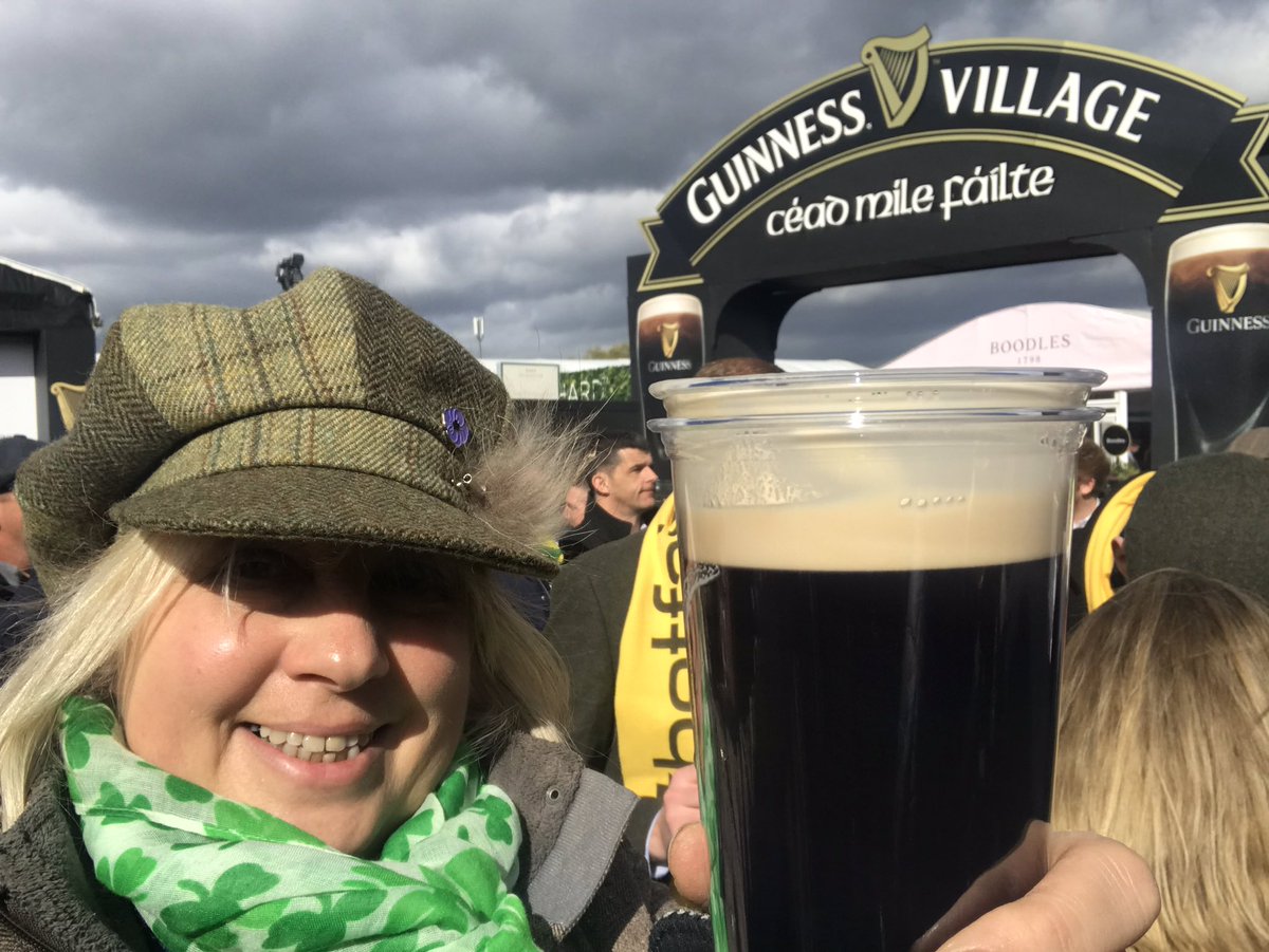 LucindaFrancis's tweet photo. #Chelfie #CheltehamFestival2019 #StPatricksThursday #LuckOfTheIrish #RyanairChase #StayersHurdle https://t.co/u0LZqwogVz