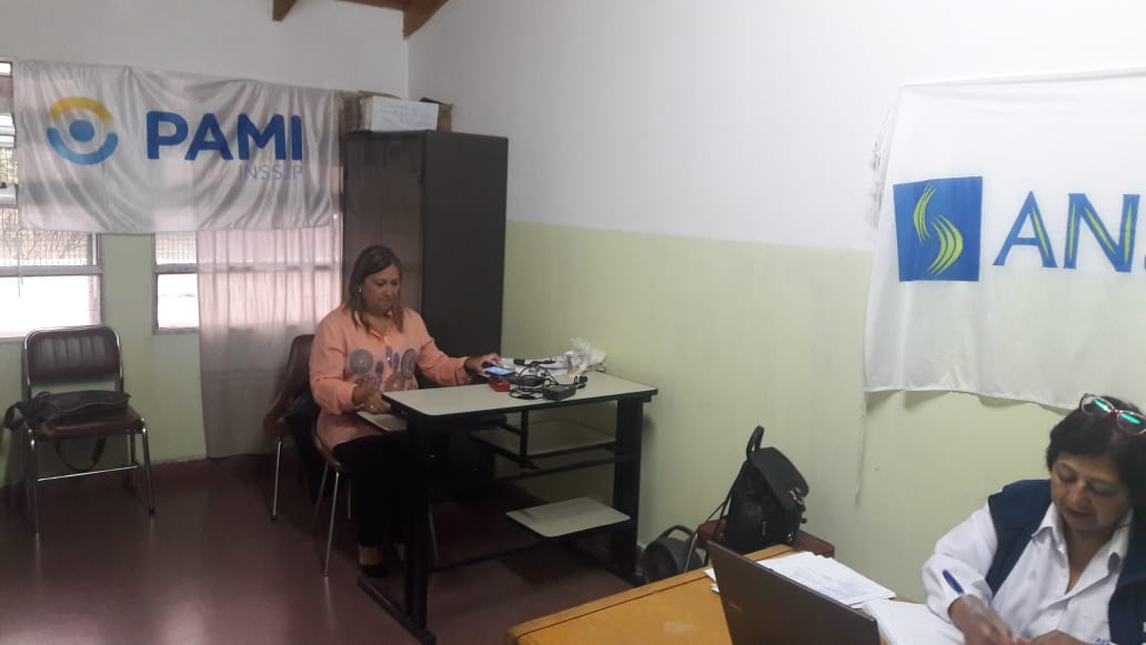 ofestupenengo's tweet photo. La lluvia no nos detiene PAMI y ANSES cerca de sus Beneficiarios hoy atencion en San Javier. @RPridebailo @lgzacarias @fermingez69 @PAMI_org_ar @octacoma @sergiowisky @jmrionegro @lapalabradiario @nrionegro @CR15714N_H https://t.co/loqzleuoZA