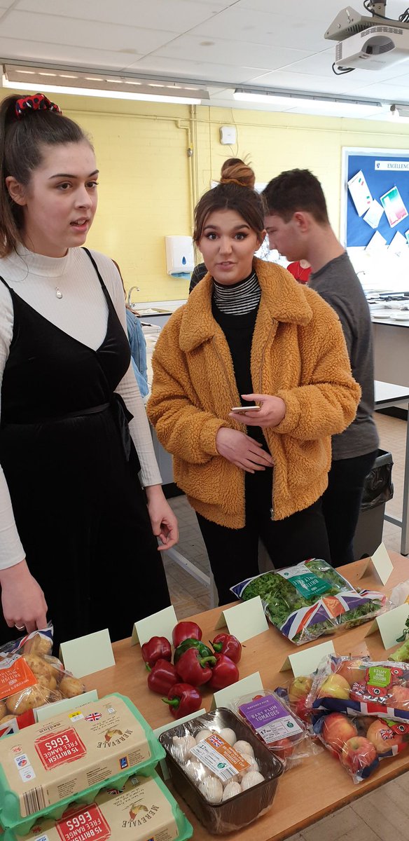 LcaYear9's tweet photo. @LincolnCastleAc @TpwSlt @MissK_History"fuming only allowed one slice of bread!" #LCAAspireDay2 https://t.co/HhGQ2wL8Nf