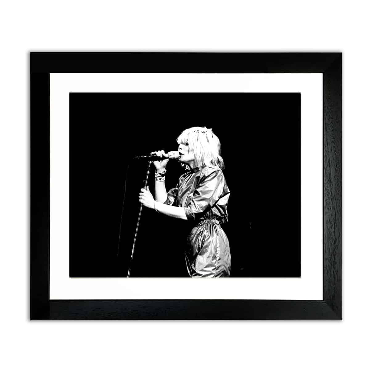 DropImages's tweet image. #OTD @BlondieOfficial were at No.2 on the UK chart with 'Denis. This in concert photo at Newcastle City Hall on 4th January 1980 is available now to buy @ www. droptopimages.co.uk/product/debbie… Prices start @ £35.99. #blondie #debbieharry #denis #photography #prints