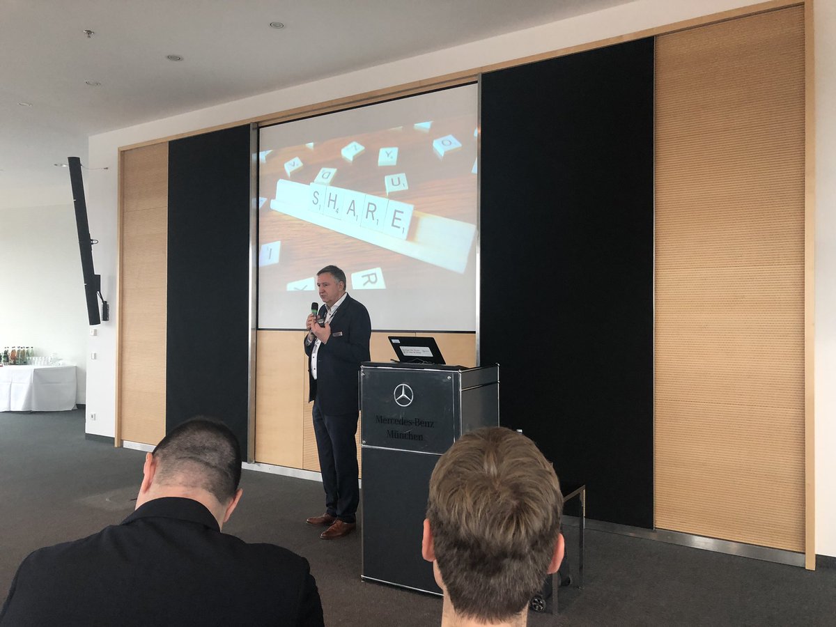 GemaltoDE's tweet photo. Armin Simon startet das #gemas #event @GemaltoSecurity @AnschyB @AninaSteele https://t.co/Jo3174QjPg