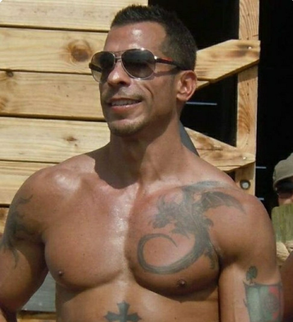 Nkotb4everMadi's tweet photo. Sometimes you just NEED to see @dannywood shirtless πππ€€π
#MyMancrush365days @NKOTB
#TooHotThursday #Thankful4Danny https://t.co/ccCCDHC5aG