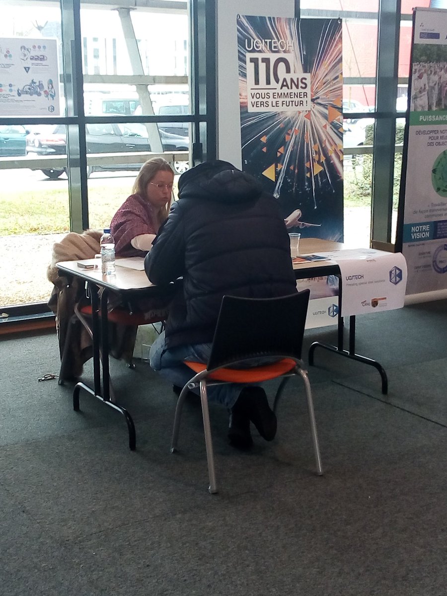 RenaudCharlesFT's tweet photo. Ce matin se tenait le forum du #GEIQ #industrie &amp; interpros à #Technolac. L'occasion d'entretiens avec les entreprises adhérentes sur des postes ouverts à la qualification par la #formation en #alternance. #emploi #Savoie https://t.co/a9mkDdxFQb