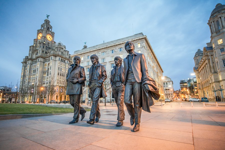 ViewMersey's tweet image. 22 days to go until its #LadiesDay2019 at #Aintree. In need of somewhere to stay, look no further than our beautiful apartment only 5.3 miles away from the course. Take in the races then head into #LiverpoolCity which is only 7 miles away @AintreeRaces bit.ly/2NyYnYJ