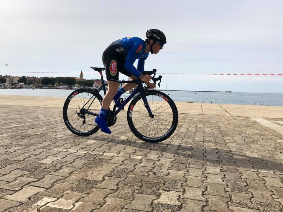 #IstrianSpringTrophy 🇭🇷- Report prologo

Prova di pura potenza nel prologo di Umag, coi 2 km di gara che sono stati coperti ad oltre 50 km/h. Il migliore dei nostri al traguardo è stato <a href="/FedericoBurchio/">Federico Burchio</a> 36° con il ⏱ di 2'11''. Da domani si inizia a fare sul serio per la generale