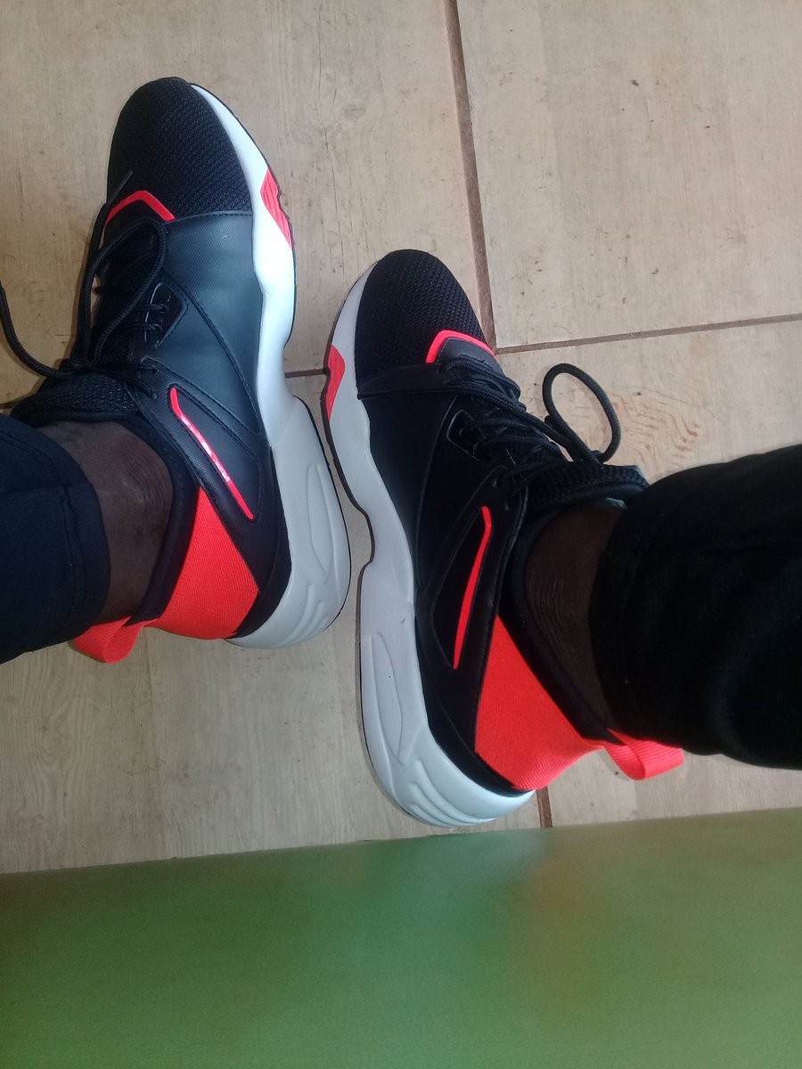 aubrey980514's tweet photo. @nyaikae #shoeGameThursday https://t.co/okVwWTvvn0