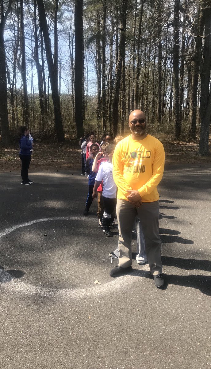 FBWilliams_'s tweet image. #SASProjectPocomoke Student Browne was the fire drill line leader in Ms Sterling’s class.  @MBrowne_98 @PocomokeElem 💙💛@schoolretool @WorcesterSystem