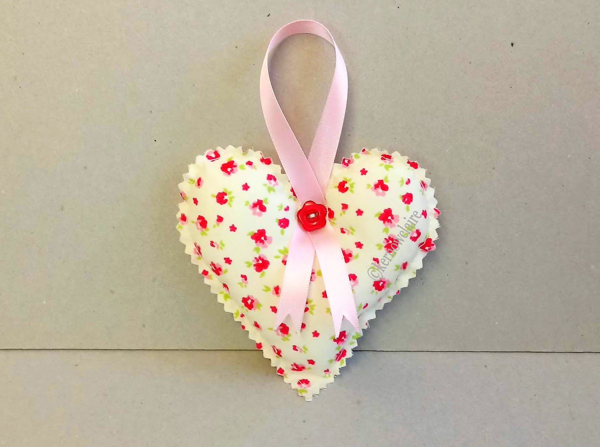 kernowclaire1's tweet photo. Pretty hanging heart in cream with small pink flowers, a lovely gift idea, perfect to add a cosy feel to your home. #mothersdaygift #fabricheart #shabbychic #cottagechic #loveheart #giftforher #postworldwide #handmade https://t.co/q606klTQkW https://t.co/CyIZjdeC8k