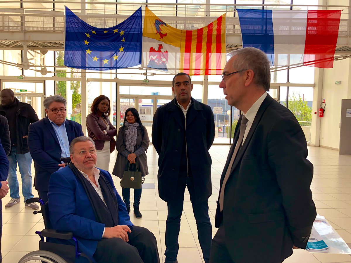 saidahamada's tweet photo. Visite du #CFACorot avec Patrick Toulmet. Beaucoup de jeunes ne viennent pas dans les centres de formation et d’#apprentissage. Il faut encourager la pratique du sport par les apprentis. Cette piste est suivie par @PToulmet, @RoxaMaracineanu et @JMBlanquer. https://t.co/FMSZ5gico5