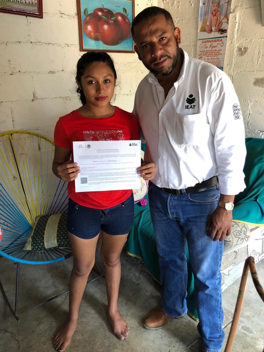 IEATTABASCO's tweet image. Beneficiarios #IEAT #Teapa alcanzan su meta: el certficado de primaria y/o secundaria. #FelizJueves #JuntosEsMásFácil.