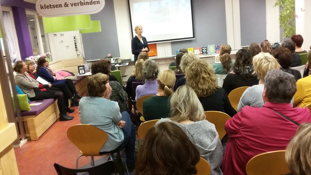 Lezen op maat: Kenniscafe <a href="/biebaanzet/">De Bibliotheek AanZet</a> #Gorinchem is gestart met 40 leerkrachten uit de regio.
<a href="/CursiefDeEtage/">Boekhandel Cursief</a>