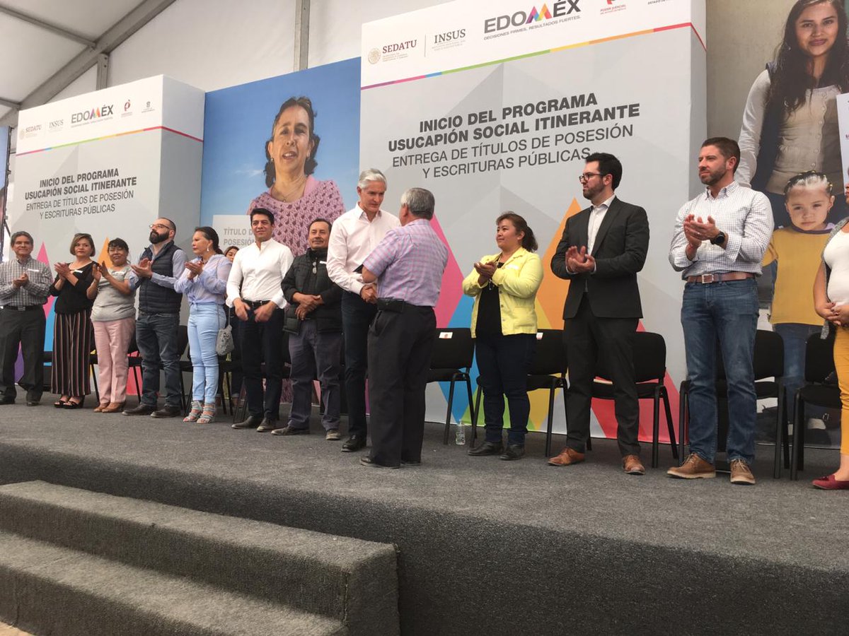 INSUSMEXICO's tweet photo. El día 13 de marzo del 2019, se realizó entrega de escrituras de 4 Municipios, con el Gobernador Lic. Alfredo del Mazo, Director General del INSUS Mtro. José Iracheta y Delegado del Estado de México Ing. Edmundo Cruz, dando certeza jurídica a los avecindados. ¡Felicidades!. https://t.co/80UZtIZGRk