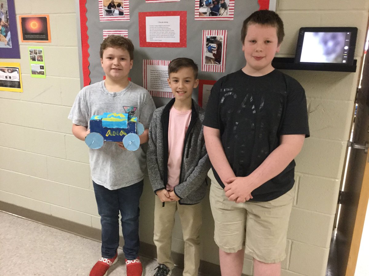 DixonMms's tweet photo. First period toys are complete! They look great! ⁦@MunfordMiddleAL⁩ ⁦@TCBOE⁩ #mmsstrong https://t.co/W5eRriFyYg