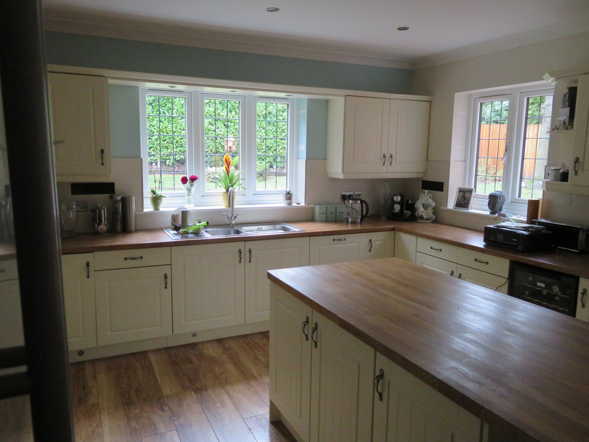 eywindows's tweet image. Irish Oak @residence9 window system finished this week in Little Aston, Sutton Coldfield. #residence9 #timberalternative #suttoncoldfield #lichfield #luxurywindowsystems #residence7 #designsupplyinstall #r9 #r7