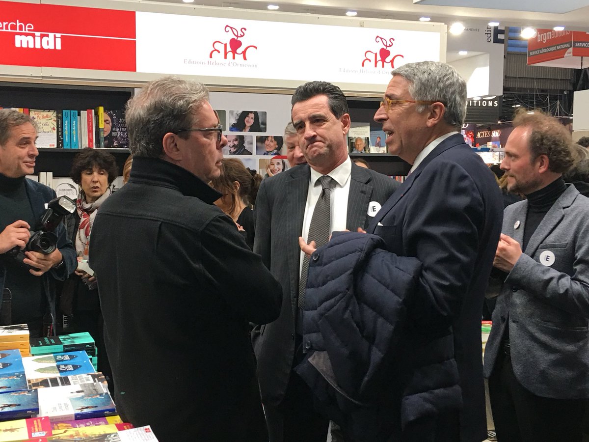 Un réel plaisir d’inaugurer le stand <a href="/Editis_officiel/">Editis</a> au #salondulivre avec  <a href="/pierre_conte/">Pierre Conte</a>, en présence de @EPhilippePM et <a href="/franckriester/">Franck Riester</a>