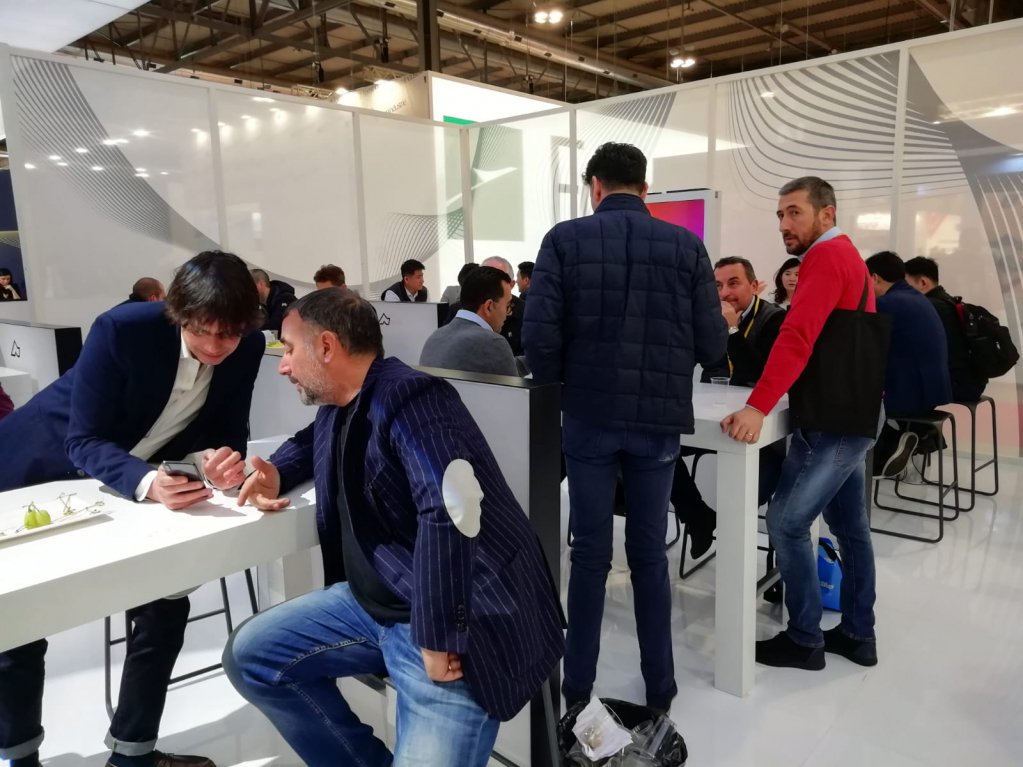 Edilsider_Spa's tweet photo. Anche oggi grande affluenza a #MADEexpo2019! Molti professionisti del settore si sono recati allo stand L01P10, Hall 3, per conoscere tutte le novità di #Emmegi.

Voi che aspettate? 

Vi basta scaricare l'app Emmegi e otterete subito il vostro biglietto omaggio per la fiera! https://t.co/0asQ7hpGqY