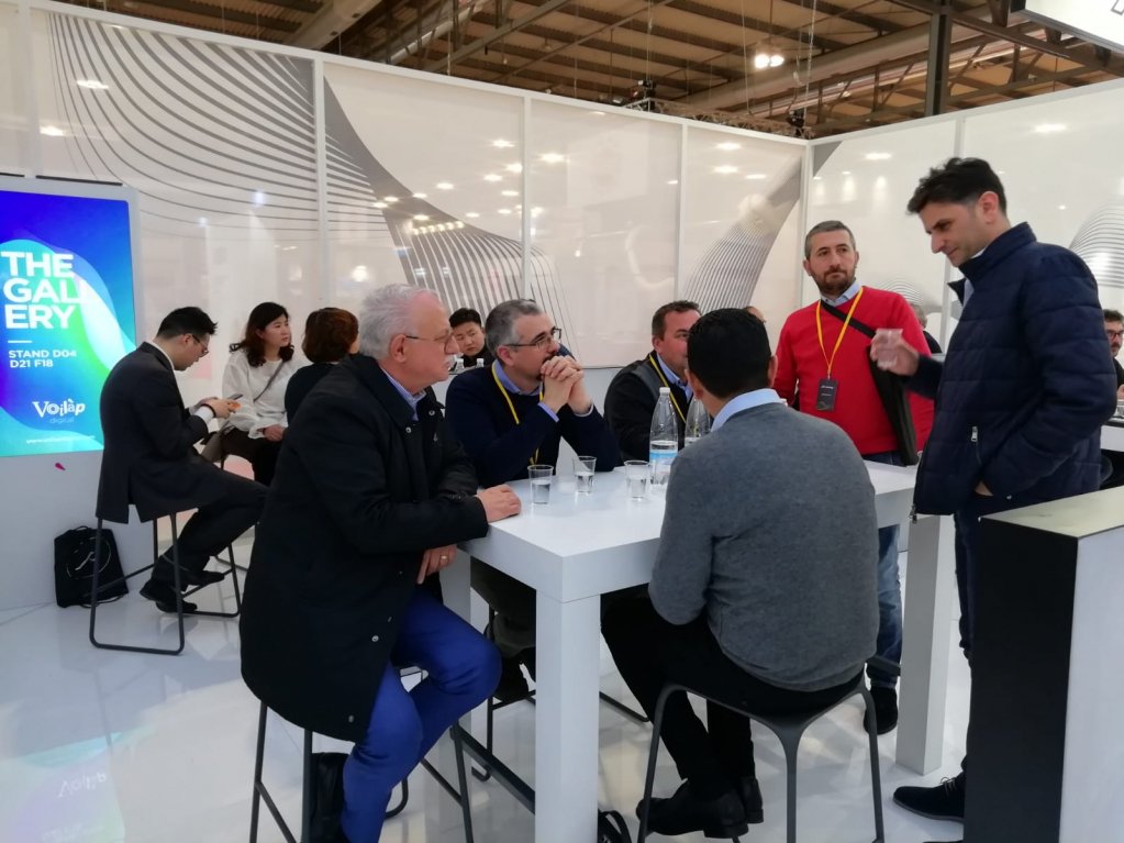 Edilsider_Spa's tweet photo. Anche oggi grande affluenza a #MADEexpo2019! Molti professionisti del settore si sono recati allo stand L01P10, Hall 3, per conoscere tutte le novità di #Emmegi.

Voi che aspettate? 

Vi basta scaricare l'app Emmegi e otterete subito il vostro biglietto omaggio per la fiera! https://t.co/0asQ7hpGqY