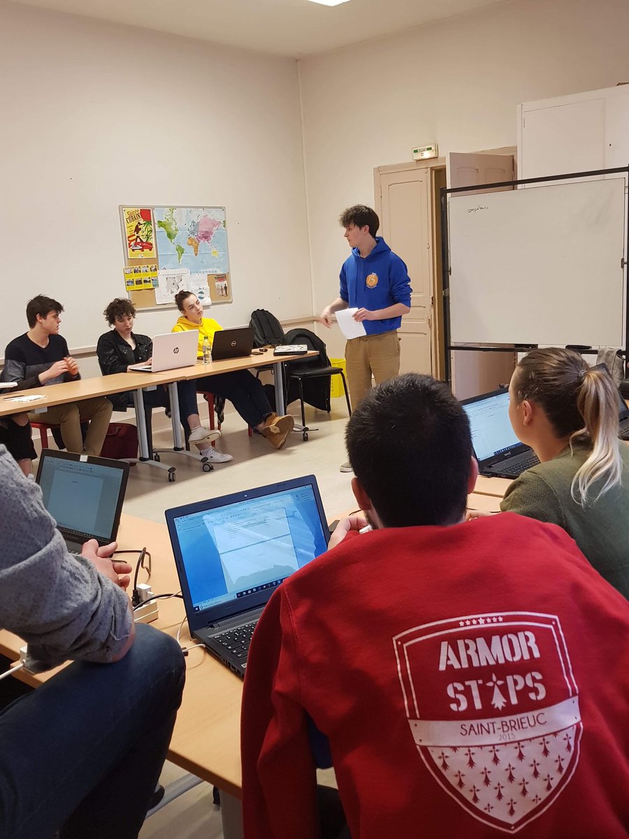 ArmorSTAPS's tweet photo. Dernier soir du #WEFAD
On termine sur des formations sur la représentation étudiante, parce que porter correctement la voix de nos étudiants est une priorité
Cc @federationares @fedebzh https://t.co/B78X4HuGJs