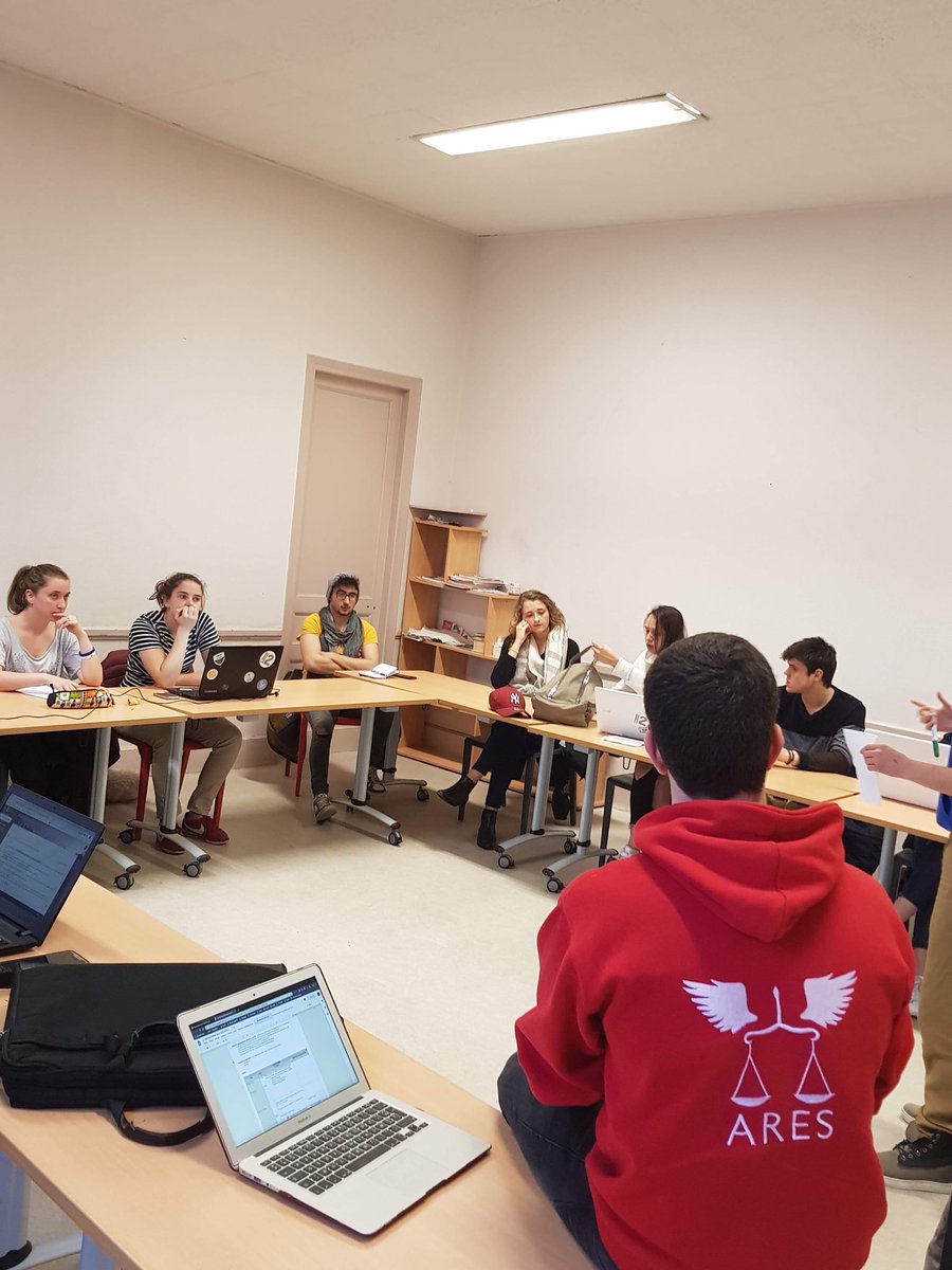 ArmorSTAPS's tweet photo. Dernier soir du #WEFAD
On termine sur des formations sur la représentation étudiante, parce que porter correctement la voix de nos étudiants est une priorité
Cc @federationares @fedebzh https://t.co/B78X4HuGJs