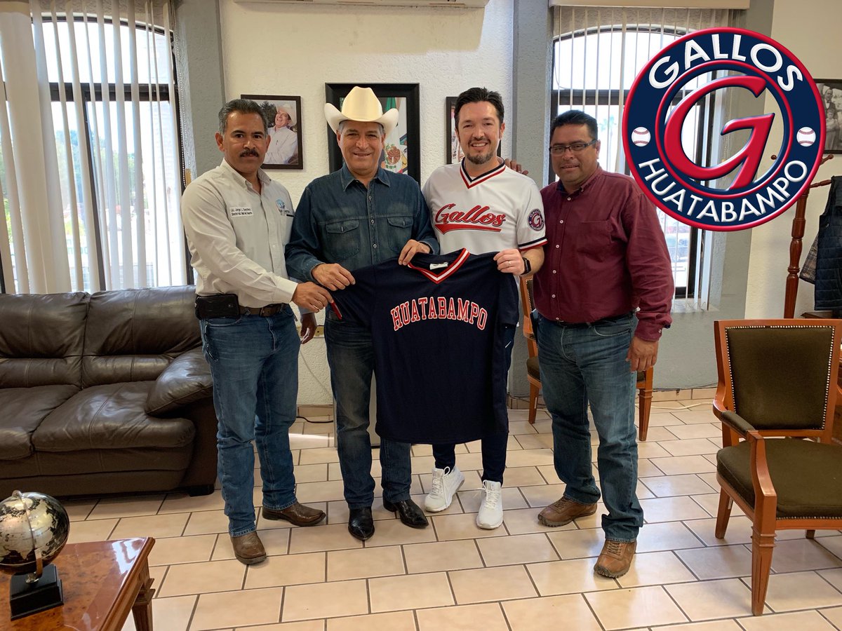 proibarra's tweet photo. Hoy hicimos entrega oficial de Jersey y Gorra a nuestro Alcalde @RamonDiazN21 así como la invitación a que lance la primera pelota el Sábado en el juego inaugural de la @LigaSuprema vamos Gallos! #gallodecorazon https://t.co/ZDVg04IcL8