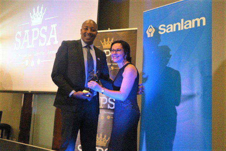 EY_Africa's tweet photo. EY Africa's Steve Ntsoane accepts the Big Four Firm of the Year award! @SteveNtsoane 

#WinningInTheMarket @saproawards #BetterWorkingWorld https://t.co/itMcdBfoGr