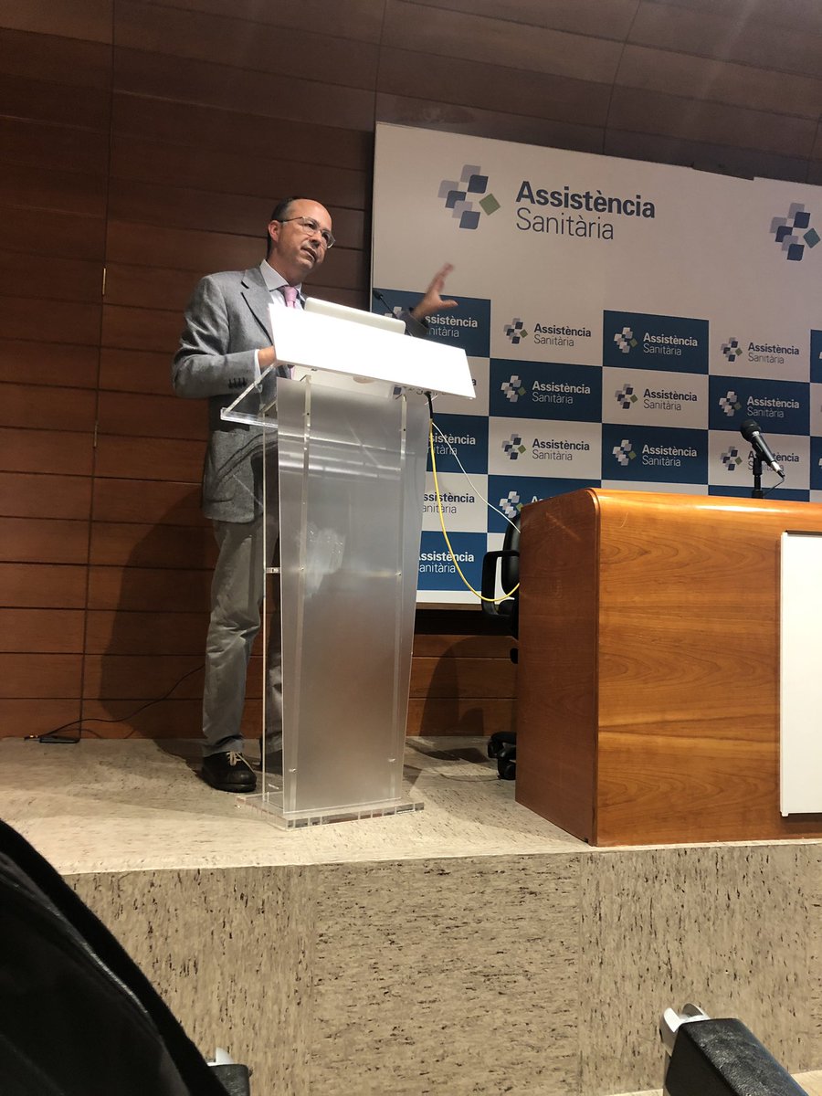 Baby_Beatles's tweet photo. El dr.@octavicordoba toma de nuevo la palabra. Nos explica que embarazo después del cáncer no empeora el pronóstico. Las técnicas de reproducción asistida son seguras. #bbtrasuncancer #cancerdemama #embarazo #canceryembarazo https://t.co/HhHklLC8kK