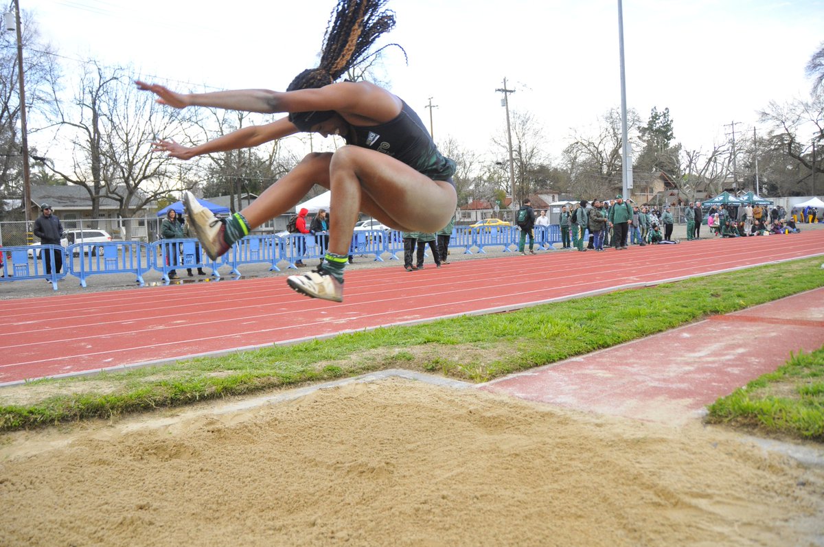 SacStTrack's tweet photo. 2019 BIG SKY PRESEASON POLL!!!
The Lady Hornets were voted into 1st place!
According to the Big Sky Preseason Poll, the women's program tied NAU as Conference favorites with 113 points. #BigSkyTF #StingersUp https://t.co/OuvMwu0fkU