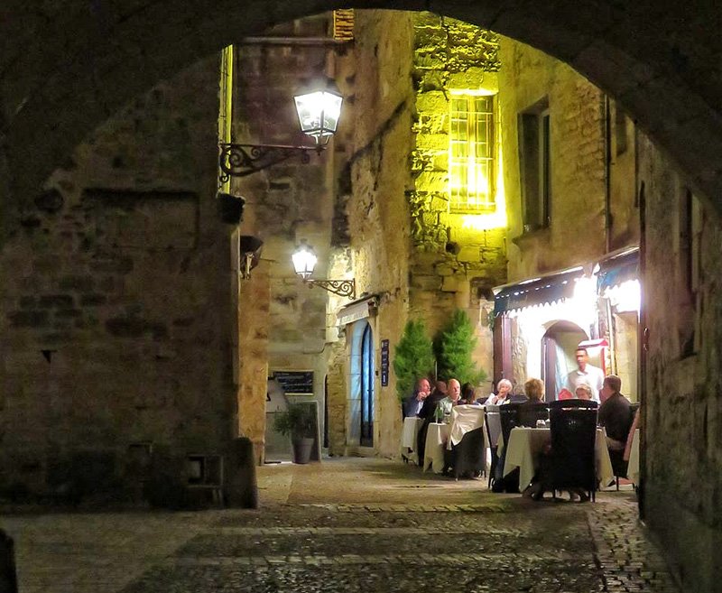 lifefrance's tweet image. The most romantic little town - Sarlat in the Dordogne, pure escapism - and great food too! thegoodlifefrance.com/sarlat-dordogn…