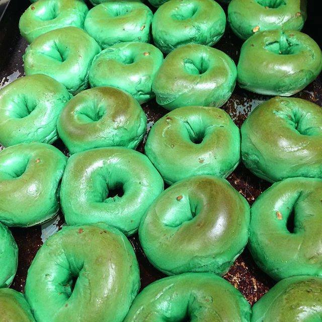 BarrysColumbus's tweet photo. They're back..... Starting Friday March 15th! GREEN BAGELS!!! Limited edition! While supplies last! These Apple Cinnamon bagels are only made once a year. DO NOT MISS OUT!!!
#applecinnamon #green #stpats #lucky #barrybagels #cbus #dublinohio #betteronabagel #bagelsofinstagram https://t.co/7wdsiMQLtM