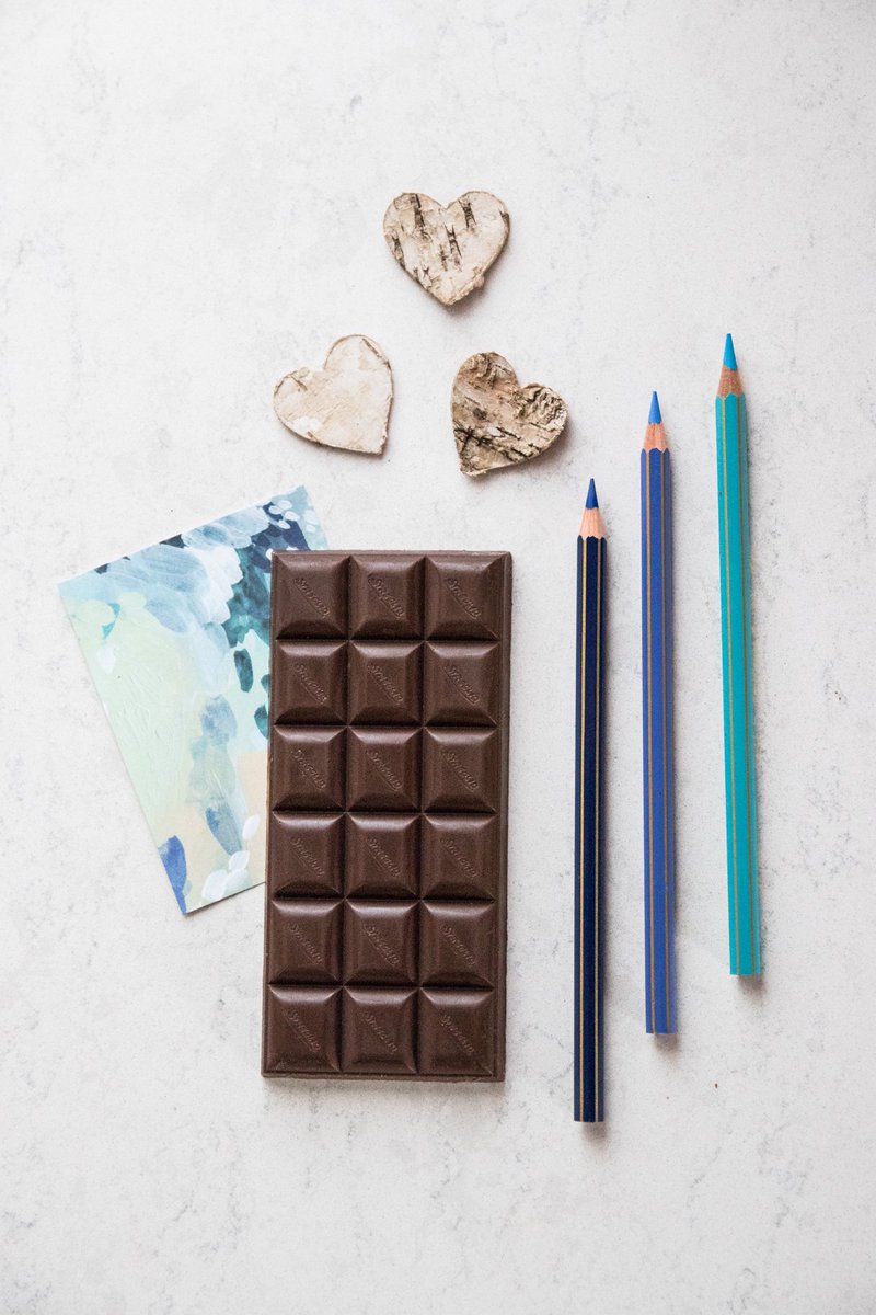 streglio1924's tweet photo. Ci godiamo questo cielo così azzurro con il naso all’insù, respiriamo aria pura e ci nutriamo del #cioccolato più buono che c’è 💙😋 #stregliocioccolato #cioccolatostreglio https://t.co/6PvowNNurw