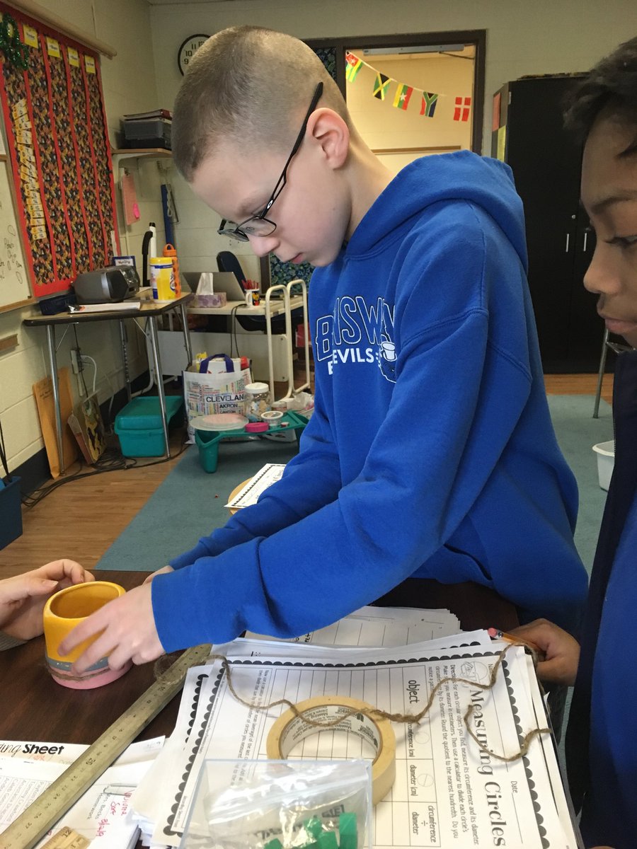 kbecks26's tweet photo. Pi Day in Math! Huntington 5th graders measuring circles to discover the meaning of Pi. #BrunswickPRIDE https://t.co/dSr3W22xuv