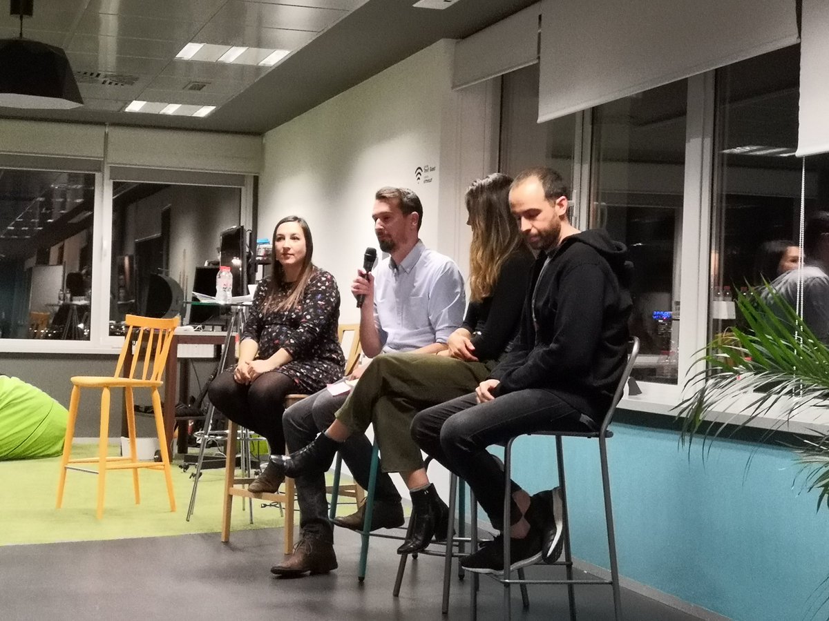 Sergio Valero nos habla sobre el #microcopy con ejemplos muy gráficos. Piensa en tus usuarios, de dónde vienen y a dónde van y el feedback que le darás. Piensa como ser claro, conciso y útil. #uxwritersbcn