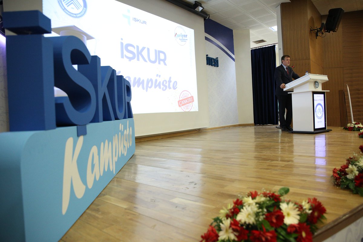 karatekinUni's tweet photo. 2) Etkinlikte konuşan Rektör @hasan_ayranci İstihdam zamanımızın en önemli kavramlarından. Artık öğrencilerimiz büyük süslü sözler yerine yaptığı faaliyet sonucunda hangi sonucu elde etme durumunda kalacaklarını öğrenmek istiyorlar. Bunun da en doğru sonucu istihdam oluyor. dedi. https://t.co/eSyj8Jflvd
