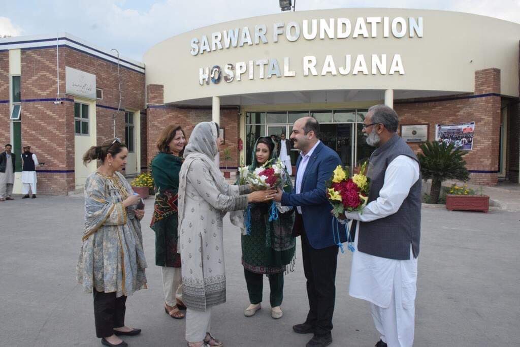 fhrpk's tweet photo. Honorable Vice Chair Sarwar Foundation, Mrs. @PerveenSarwar with foreign delegation visited Sarwar Foundation hospital Rajana and inaugurated the upgraded Xray Department. She also visited the other departments  and was glad to see the hospital’s growth. https://t.co/ElOf4D7bAR