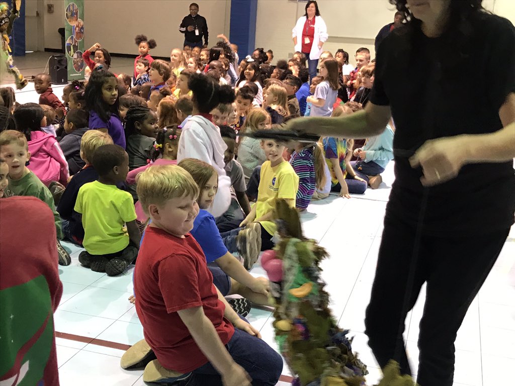 Mrstoddsclass's tweet photo. Litter Trashes Everyone puppet show! #flesteamfest #RichlandTwo https://t.co/dbLrzH97qc