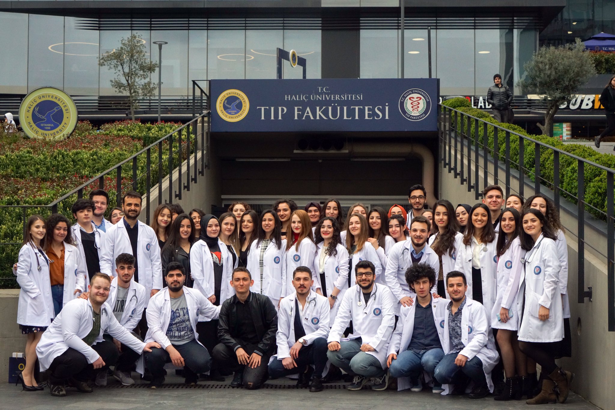 Halic Universitesi Pa Twitter Halic Universitesi Tip Fakultesi Tarafindan Organize Edilen Tip Bayrami Torenimiz Degerli Hekimlerimiz Saglik Calisanlarimiz Ve Ogrencilerimizin Katilimiyla Bugun Gerceklesti Https T Co Bfeoyjb3j9